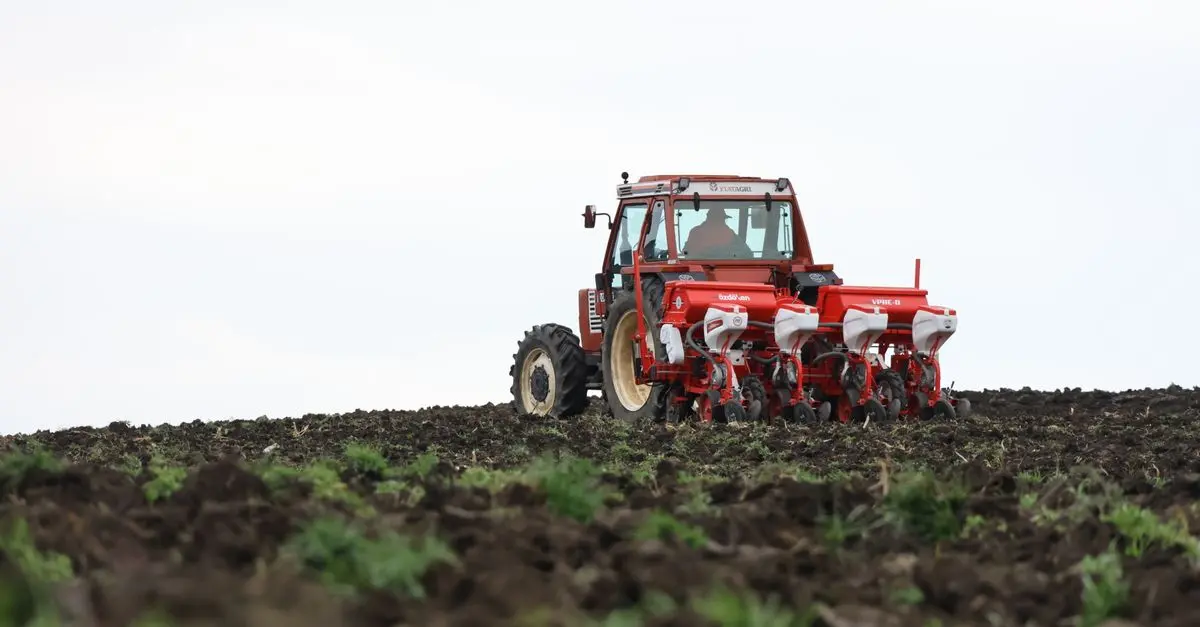 Le Guide Complet pour Choisir un Semoir Agricole Efficace